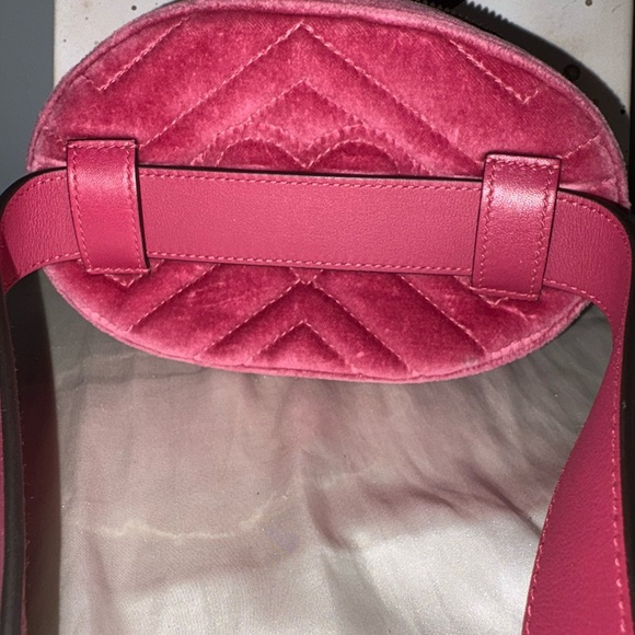 🩷SOLD🩷Authentic Gucci Pink Velvet Matelasse GG Marmont Belt Bag🩷 - Picture 6 of 9